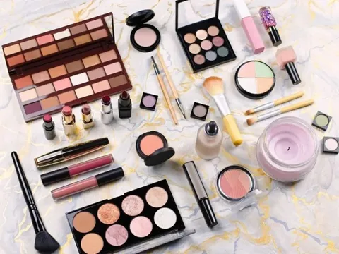 Thu hồi nhiều mỹ phẩm vi phạm về nhãn và công thức