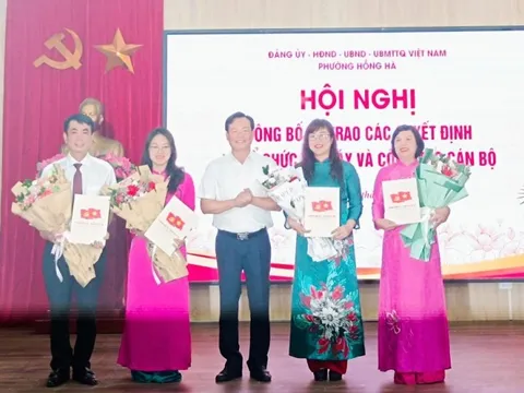 Phường Hồng Hà, TP Hà Nội: Công bố các quyết định về tổ chức bộ máy và công tác cán bộ