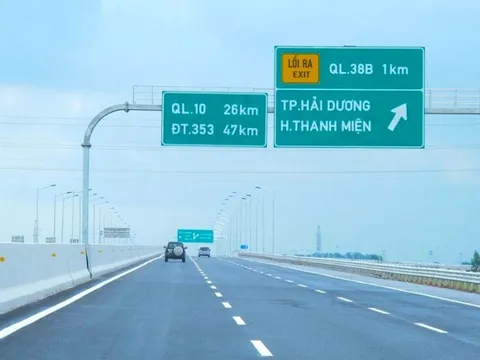 Thay biển chỉ dẫn địa giới hành chính giữa các tỉnh thành trước ngày 15/7