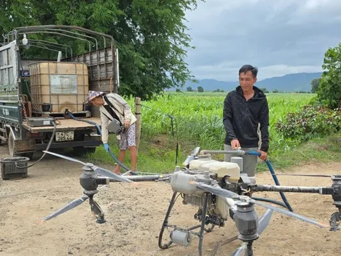 Anh nông dân kể lại phút cân não dùng drone cứu hai em nhỏ mắc kẹt giữa dòng nước xiết