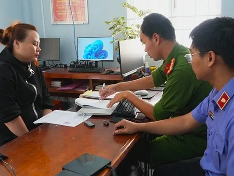 Không trả lại 100 triệu đồng cho người chuyển khoản nhầm, cô gái bị khởi tố