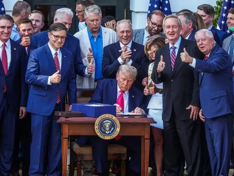 Ông Trump ký ban hành “siêu dự luật” thành luật, xác lập chiến thắng lập pháp quan trọng nhất nhiệm kỳ hai