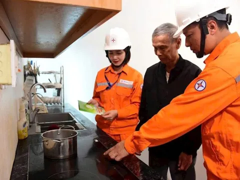 Ngành điện lý giải về việc nhiều gia đình đóng tiền điện tháng 6 tăng cao