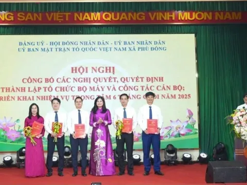 Xã Phù Đổng, TP Hà Nội công bố các quyết định về tổ chức bộ máy và công tác cán bộ