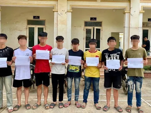 Triệu tập 8 thanh thiếu niên lập nhóm trên Facebook, rủ nhau mang hung khí đi đánh người