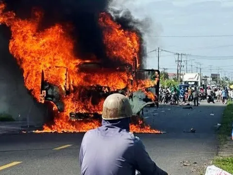 Hiện trường vụ tai nạn khiến 2 vợ chồng tử vong, ô tô bốc cháy dữ dội
