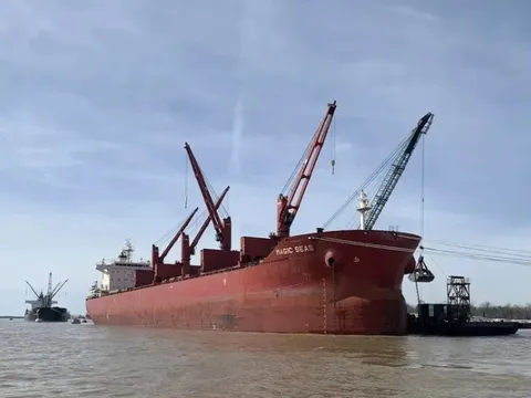 Houthi “khuấy động” Biển Đỏ trở lại, thủy thủ buộc phải bỏ tàu