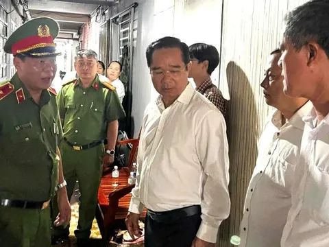 Chủ tịch UBND TPHCM đến hiện trường chỉ đạo khắc phục vụ cháy tại cư xá Độc Lập
