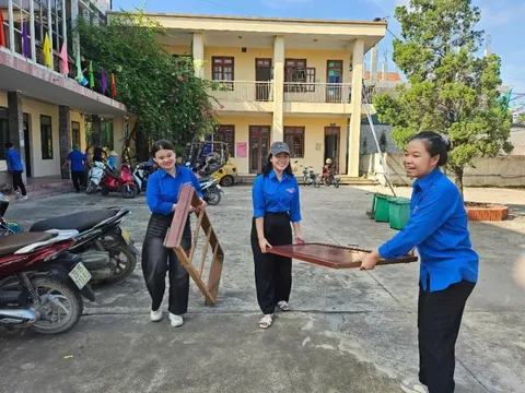 Đoàn thanh niên xã Hồng Vân ra quân tổng vệ sinh môi trường