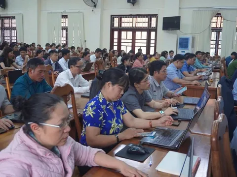 Tập huấn “xóa mù” công nghệ cho cán bộ cơ sở và người dân