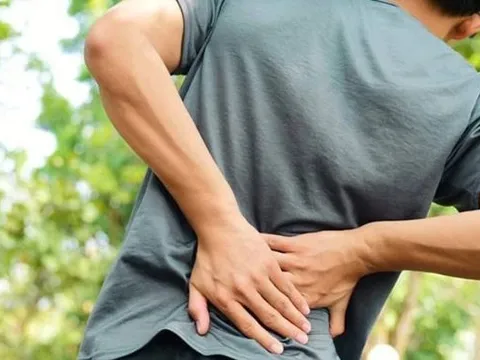 Người đàn ông bị đau thắt lưng, đi khám phát hiện sự thật "đáng sợ"