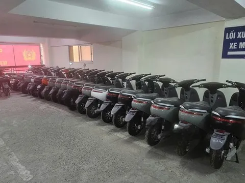Phá đường dây làm giả xe máy điện “nhái” thương hiệu lớn