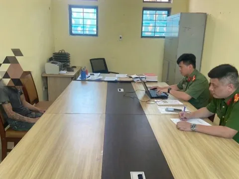 Xử lý nam thanh niên không mặc quần áo nhảy múa, phát trực tiếp lên Facebook