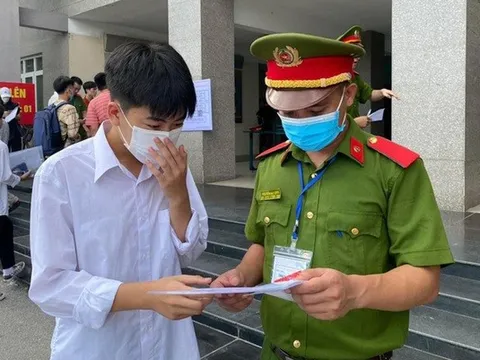 Có được đăng ký học trường công an và trường ngoài ngành cùng lúc không?