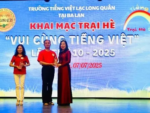 Thứ trưởng Bộ Ngoại giao Lê Thị Thu Hằng thăm cộng đồng người Việt tại Ba Lan