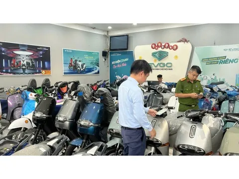 Phát hiện cửa hàng kinh doanh xe điện có dấu hiệu buôn hàng giả