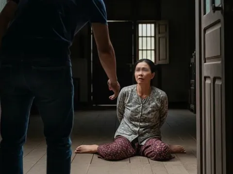 Người phụ nữ tự trói tay, xát bột ớt vào mặt rồi báo bị cướp để trốn nợ