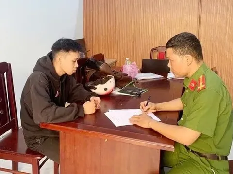 Vờ mua vé số, nam thanh niên giật dây chuyền của cụ bà 83 tuổi