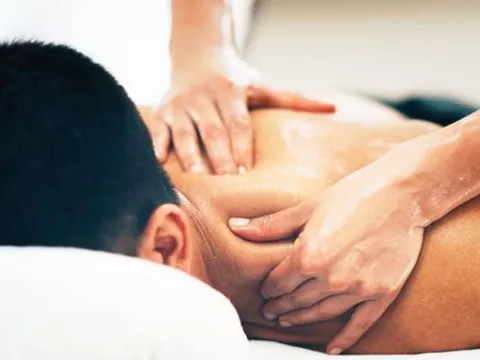 Người đàn ông 27 tuổi nhồi máu não sau khi massage cổ vai gáy