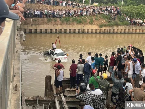 Vụ ô tô mất lái đâm 2 xe máy rồi rơi xuống sông: Đã xác định 3 người tử vong