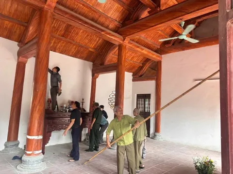Xã Sơn Đồng ra quân tổng vệ sinh, dọn dẹp, làm đẹp nghĩa trang liệt sĩ