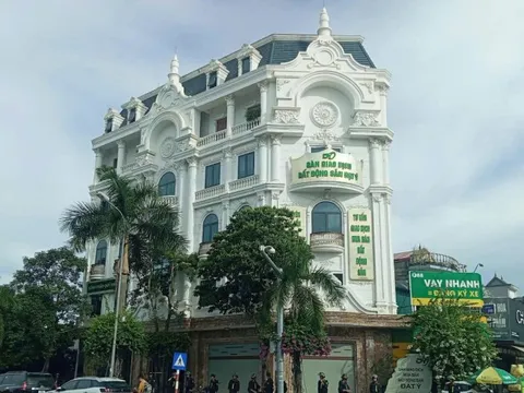 Khám xét tòa biệt thự của một "ông trùm" tại Thanh Hóa