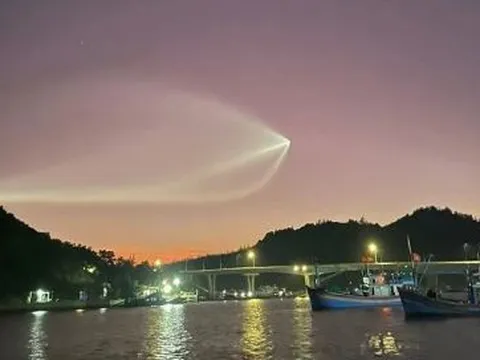 "Vệt sáng lạ" xuất hiện trên bầu trời Đà Nẵng, Quảng Ngãi sáng nay là hiện tượng gì?