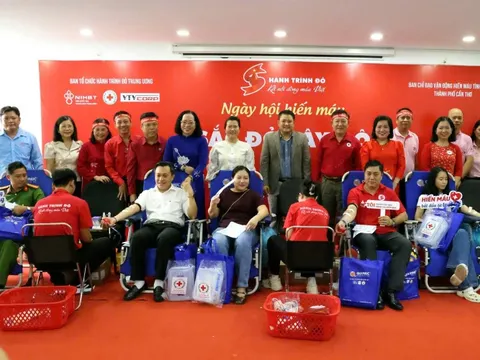 Ngày hội 'Sắc đỏ Tây Đô' và tôn vinh người hiến máu tiêu biểu