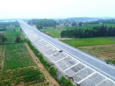 Dồn nhân lực, vật lực đẩy nhanh tiến độ dự án đường ven biển hơn 4.600 tỷ đồng