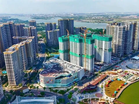 Phụ huynh tậu căn hộ The Opus One cho hành trình vào đời của con