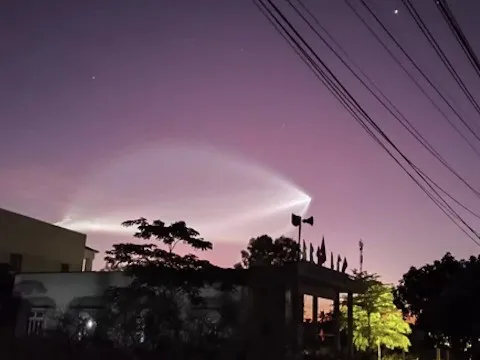 Sự thật vệt sáng lạ xuất hiện trên bầu trời miền Trung rạng sáng 15/7