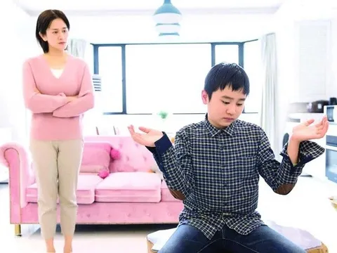 Tại sao con càng lớn càng bướng