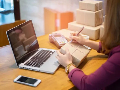 Bản tin 17/7: Người kinh doanh online có phải đóng bảo hiểm xã hội bắt buộc?