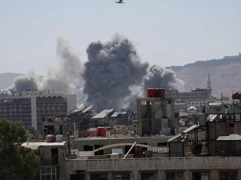 Israel không kích Damascus, cam kết bảo vệ người Druze