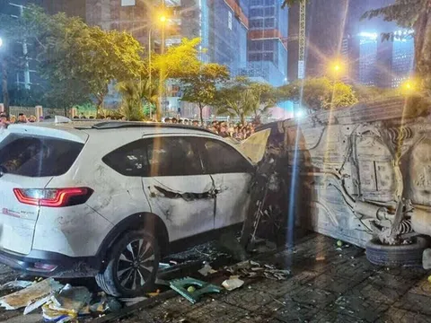 Tạm giữ hình sự tài xế ô tô có nồng độ cồn rất cao gây tai nạn liên hoàn