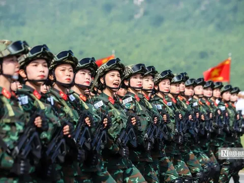 Nét đẹp của những "bông hồng thép" trên thao trường A80
