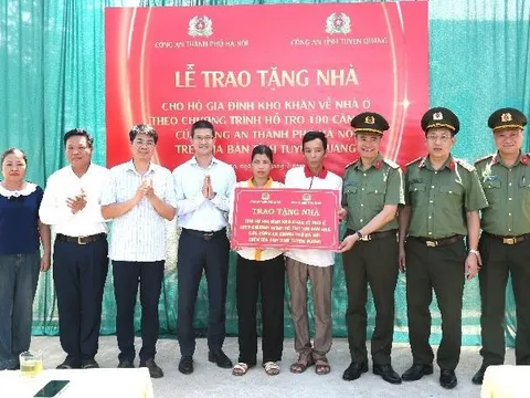 Thiêng liêng và xúc động với hành trình “Về nguồn” của Công an Hà Nội