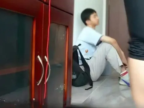Điểm thi đại học không đủ vào trường top, nam sinh 18 tuổi bị bố mẹ đuổi khỏi nhà