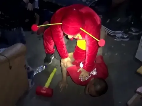 Cảnh sát sử dụng chiến thuật lạ khiến tội phạm ma túy "đứng hình"