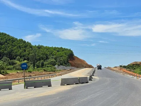 Yêu cầu khắc phục ngay nhiều điểm bất hợp lý trên cao tốc Hòa Liên – Túy Loan đang thi công