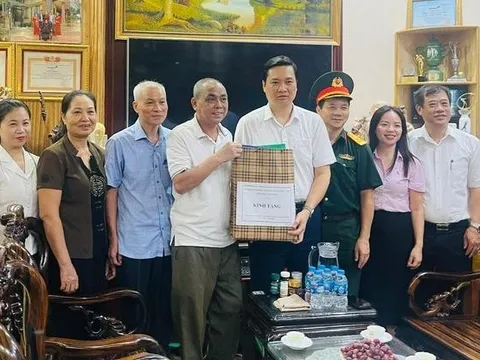 Phường Yên Hòa tổ chức thăm hỏi, động viên các gia đình chính sách trên địa bàn