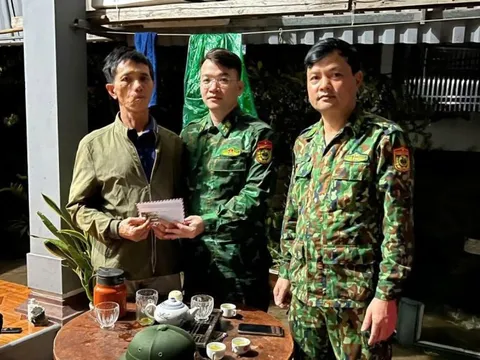 4 ngư dân may mắn sống sót sau nhiều giờ lênh đênh trên biển