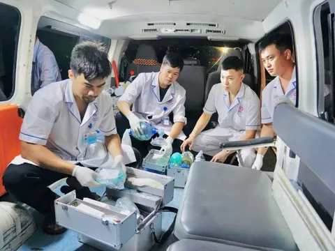 Tiếp tục tập trung toàn lực cứu chữa nạn nhân vụ lật tàu tại Vịnh Hạ Long