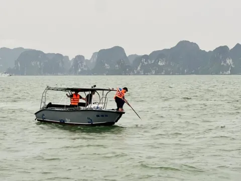 Tìm thấy thi thể cháu bé trong vụ lật tàu trên vịnh Hạ Long