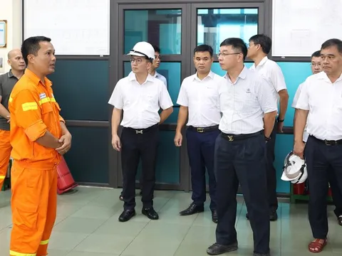 Hai đoàn công tác EVNNPT sẵn sàng ứng trực tại vùng tâm bão số 3