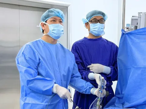 Phẫu thuật nội soi thành công cho cụ bà 86 tuổi: Bước tiến mới trong điều trị ung thư tại miền Trung