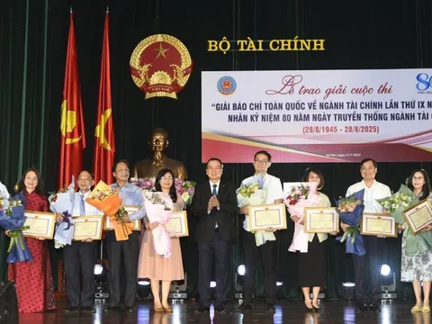 Trao Giải báo chí và khen thưởng công tác tuyên truyền về ngành Tài chính