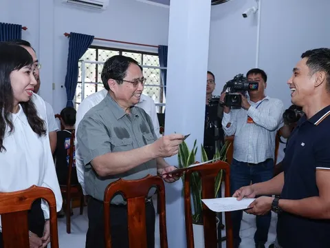 Thủ tướng: Chuyển từ hành chính quản lý sang phục vụ nhân dân và kiến tạo phát triển