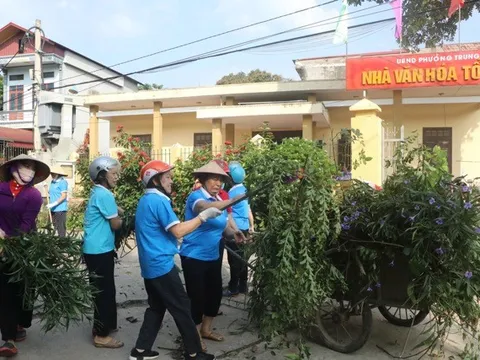 Phường Tùng Thiện ra quân tổng vệ sinh môi trường “Ngày cuối tuần xanh“