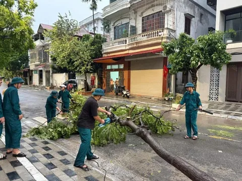 Phường Phú Thượng chủ động triển khai các biện pháp phòng chống bão lụt